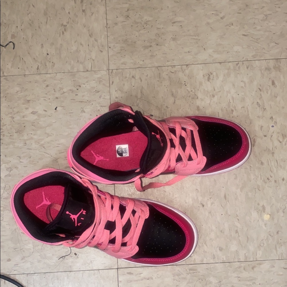 Jordan Ones Nikes (Pink)